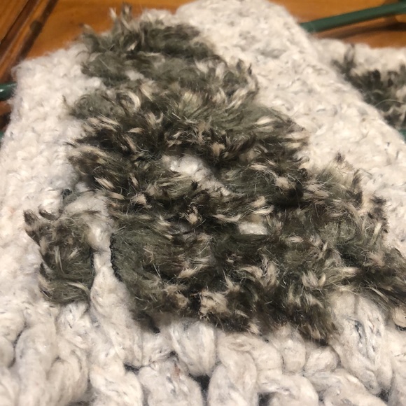 SOFT, WARM AND COMFY KNIT VEST - Picture 3 of 7